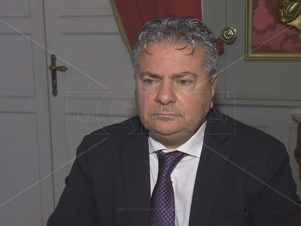Nuovi ospedali, Mancuso e i capigruppo di maggioranza: «Li stiamo costruendo dopo 20 anni, opposizione in crisi di nervi»