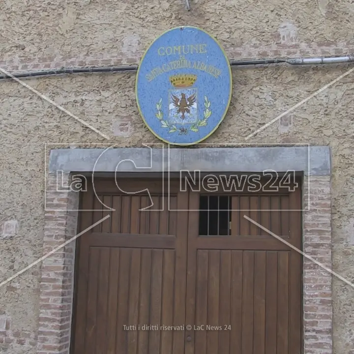 Appalto rifiuti, il Tar dà ragione all’impresa esclusa dal Comune di Santa Caterina Albanese\n