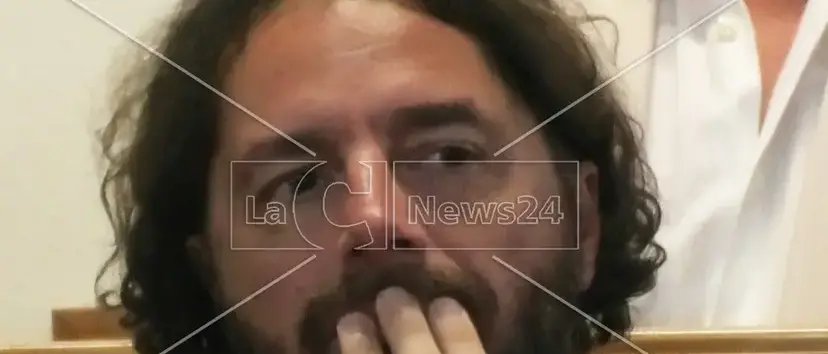 A Paola finisce l’era Politano: il sindaco sfiduciato dalle dimissioni di nove consiglieri