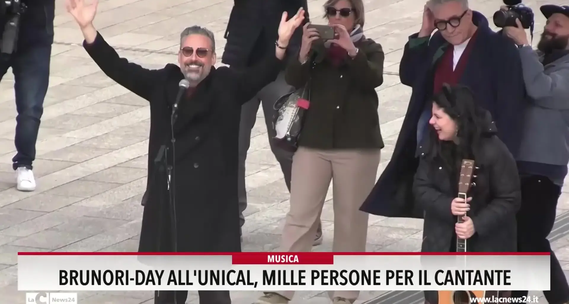 Brunori day all Unical mille persone per il cantante