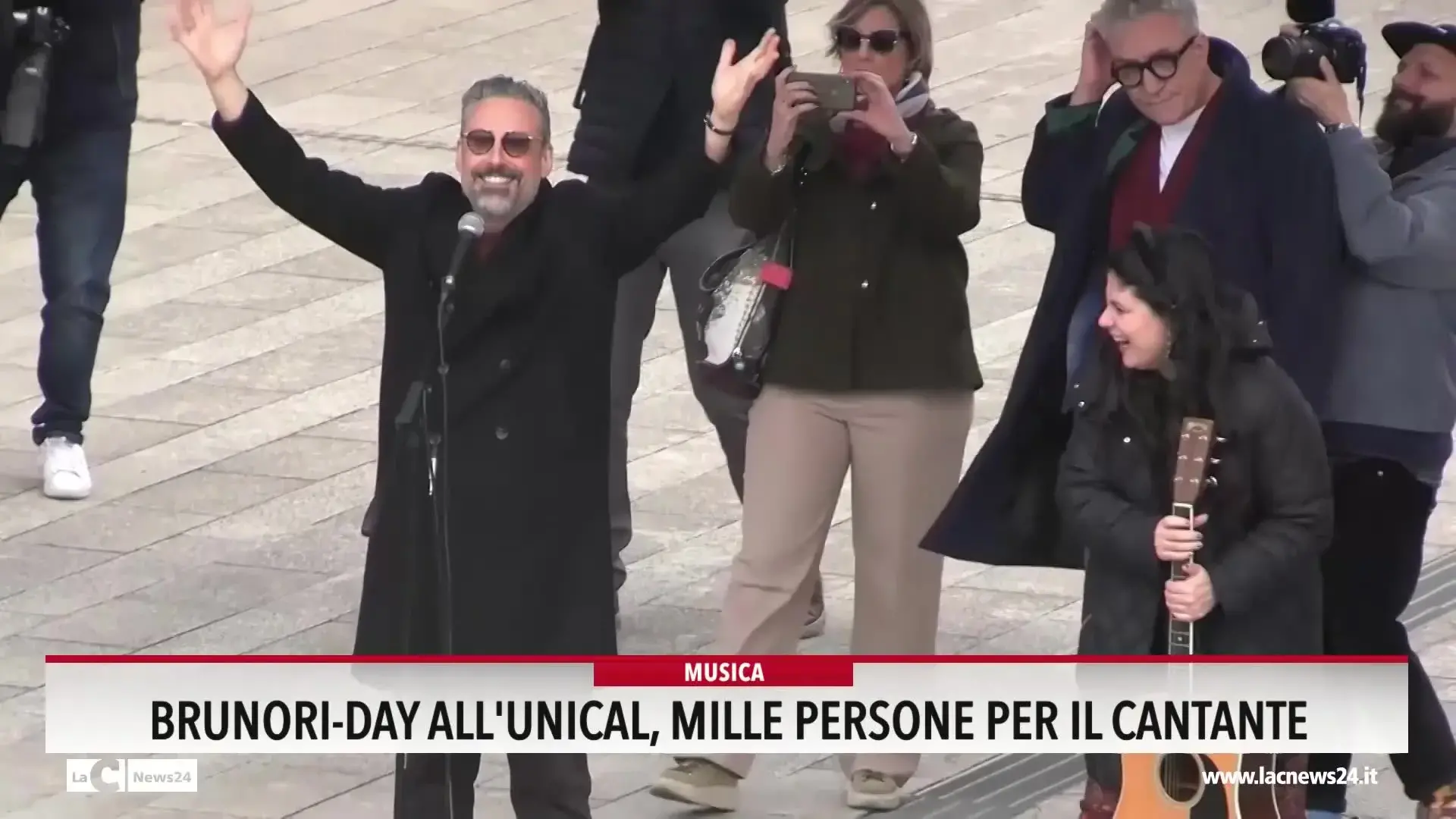 Brunori day all Unical mille persone per il cantante