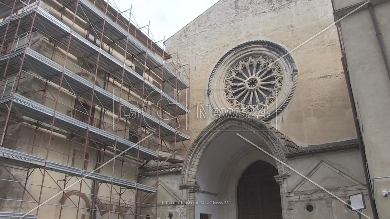 Cosenza, ceramiche e monete dell’Impero Romano rinvenute sotto il chiostro di San Domenico\n