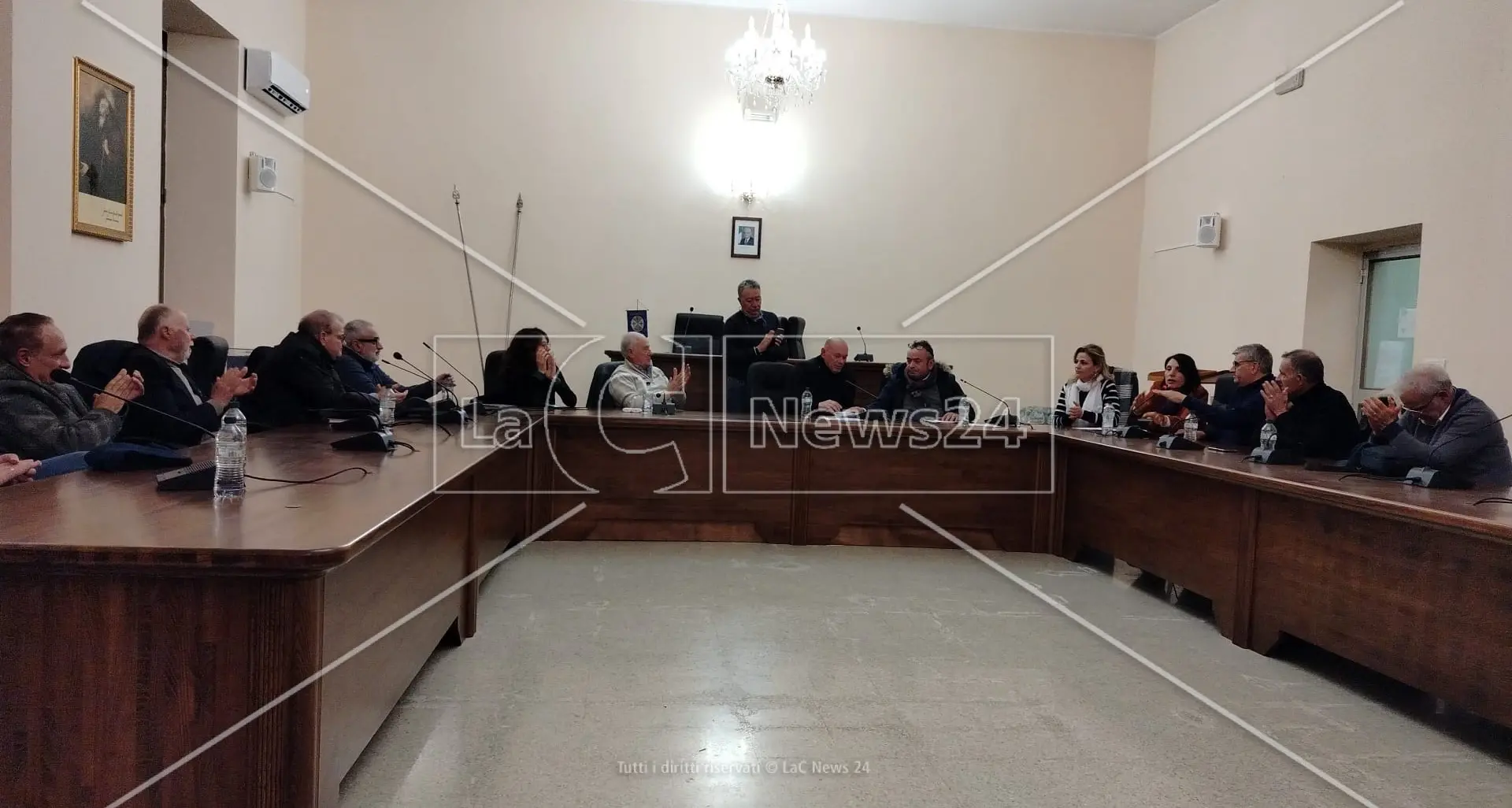 Locride, le minoranze consiliari di 18 comuni si associano mentre «i sindaci litigano»\n