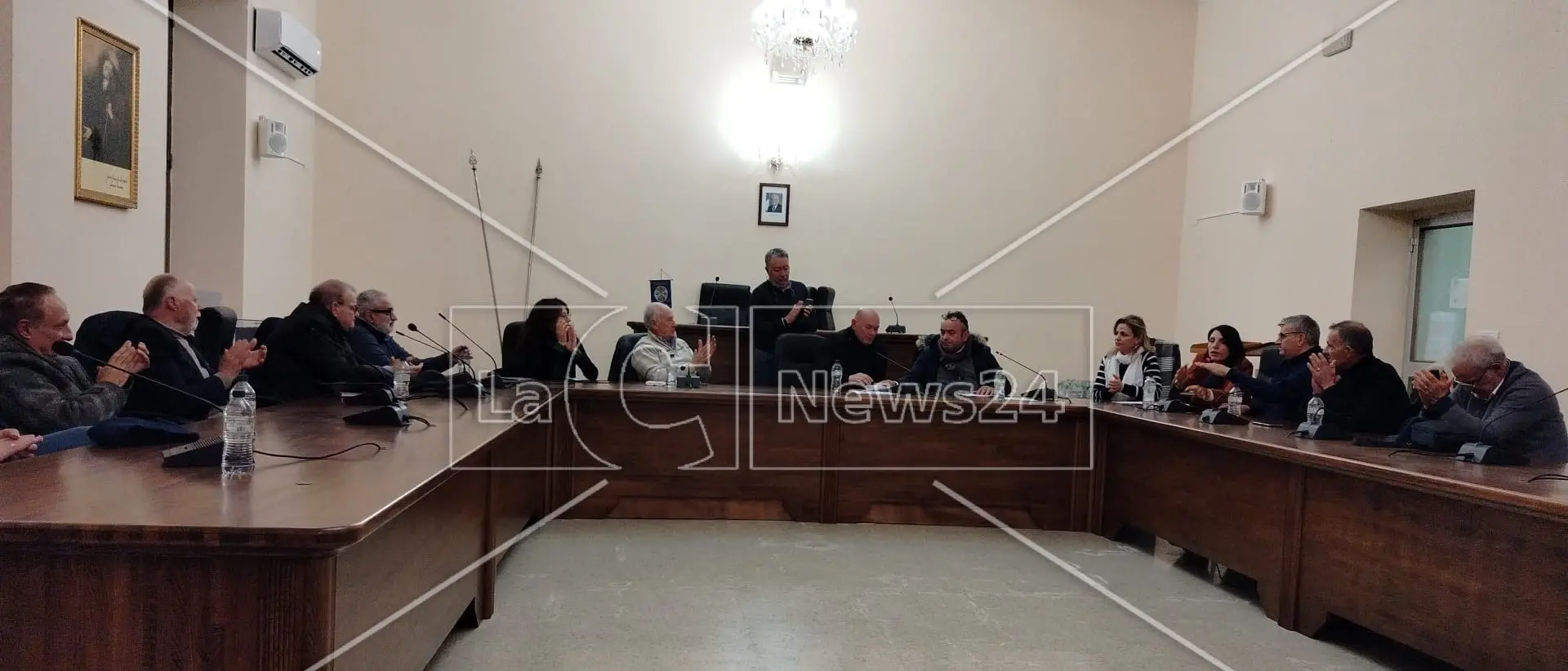 Locride, le minoranze consiliari di 18 comuni si associano mentre «i sindaci litigano»\n