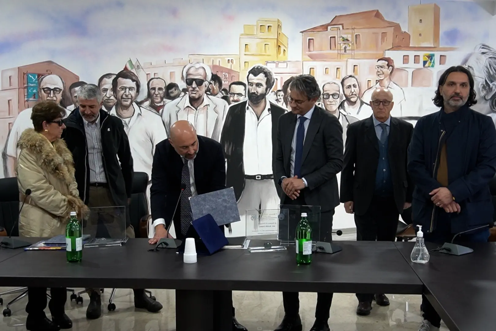 <p>Un momento della cerimonia</p>\\n