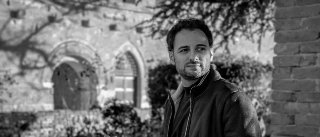 Rapsodia del continuo, il libro di poesie del docente e poeta Fusco: «Il nostro compito è lasciare traccia»\n