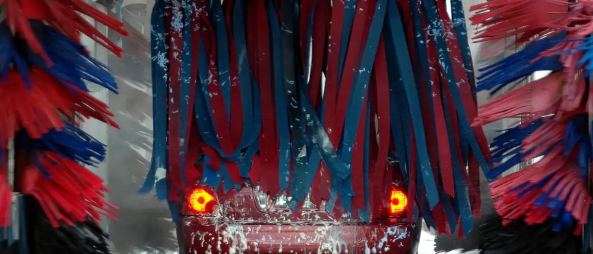 Rosarno, sversa le acque industriali dell’autolavaggio nella fogna: denunciato\n