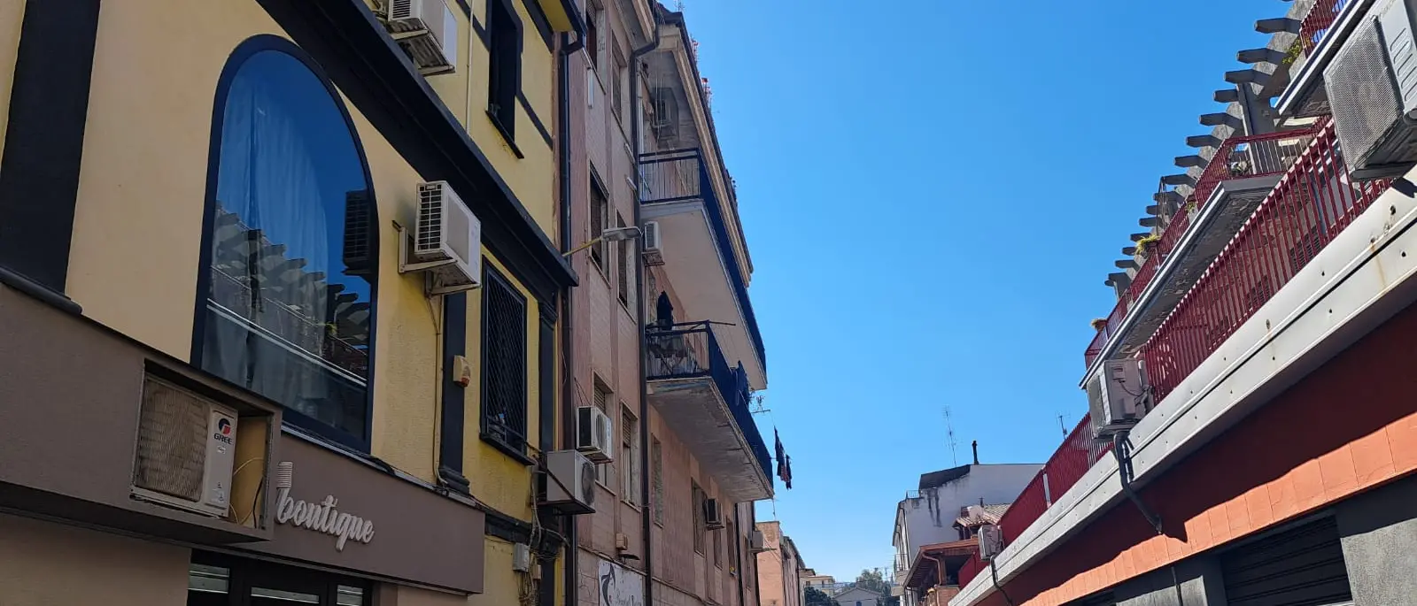 Omicidio a Corigliano Rossano, un 22enne muore in ospedale dopo una coltellata all’addome\n