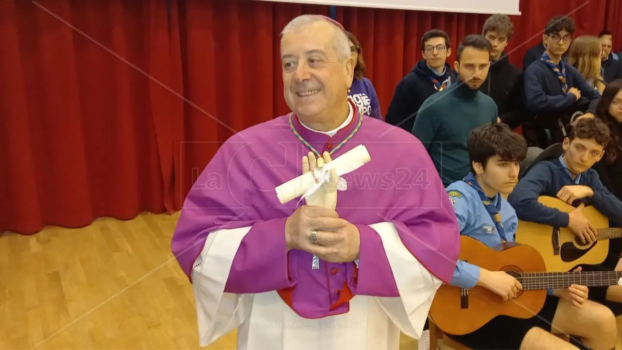 <p>Monsignor Gianni Checchinato, arcivescovo di Cosenza</p>\\n