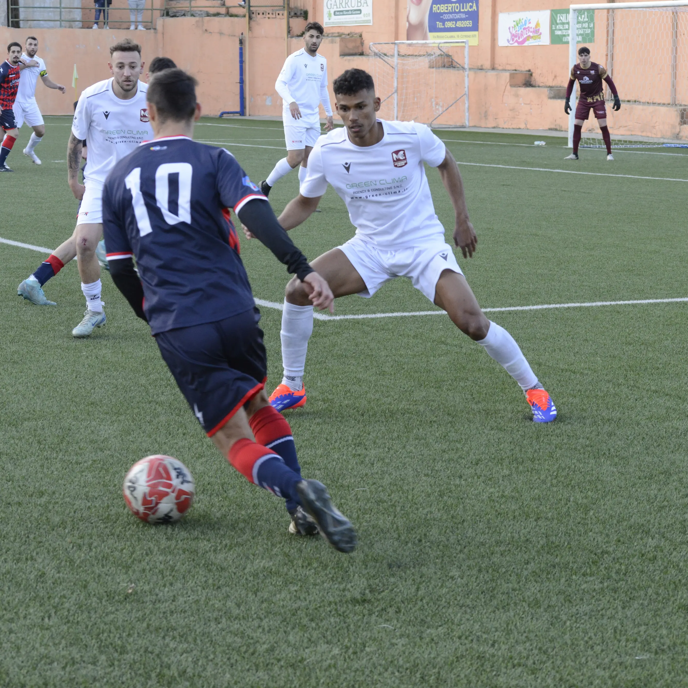 Promozione A, il Mesoraca batte 2-1 l’Altomonte RC e lo scavalca in classifica: decisivi Kovriaha e Gaspar