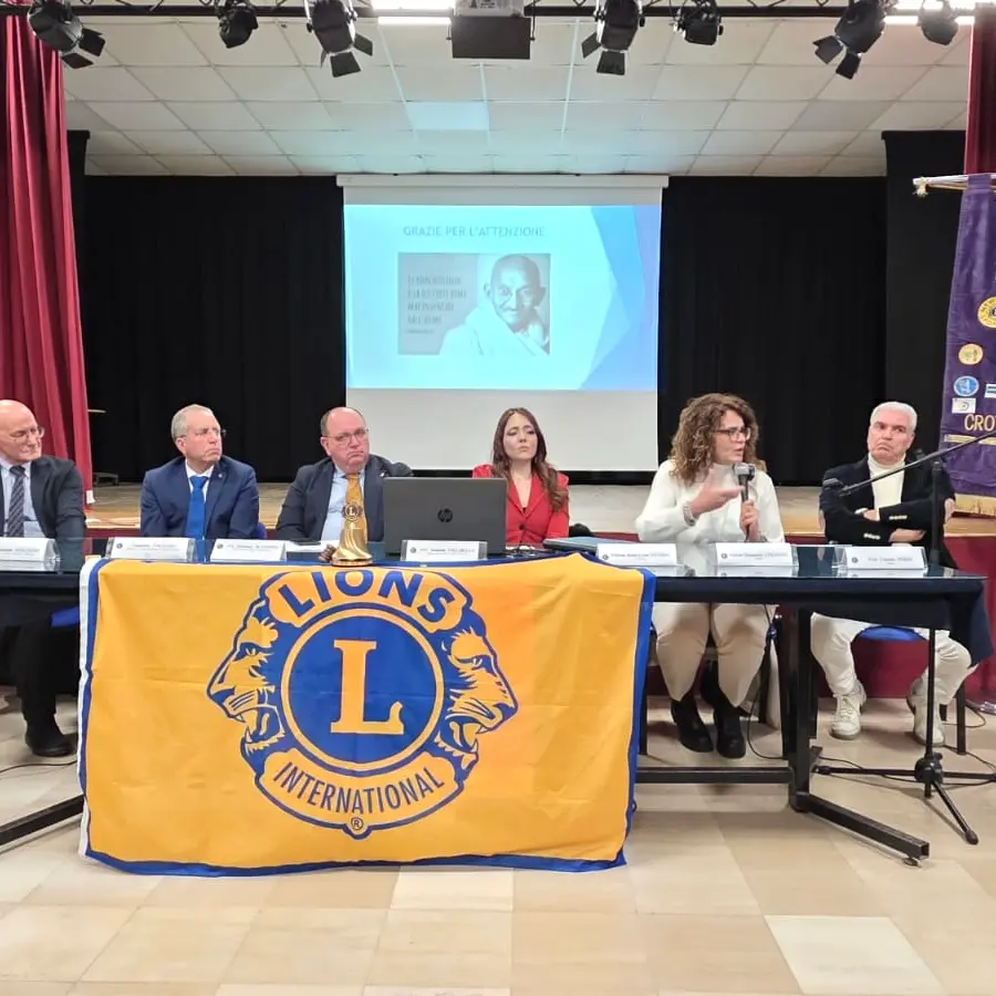 Il ricordo delle Foibe a Santa Severina: il Lions Club Crotone Marchesato incontra gli studenti\n