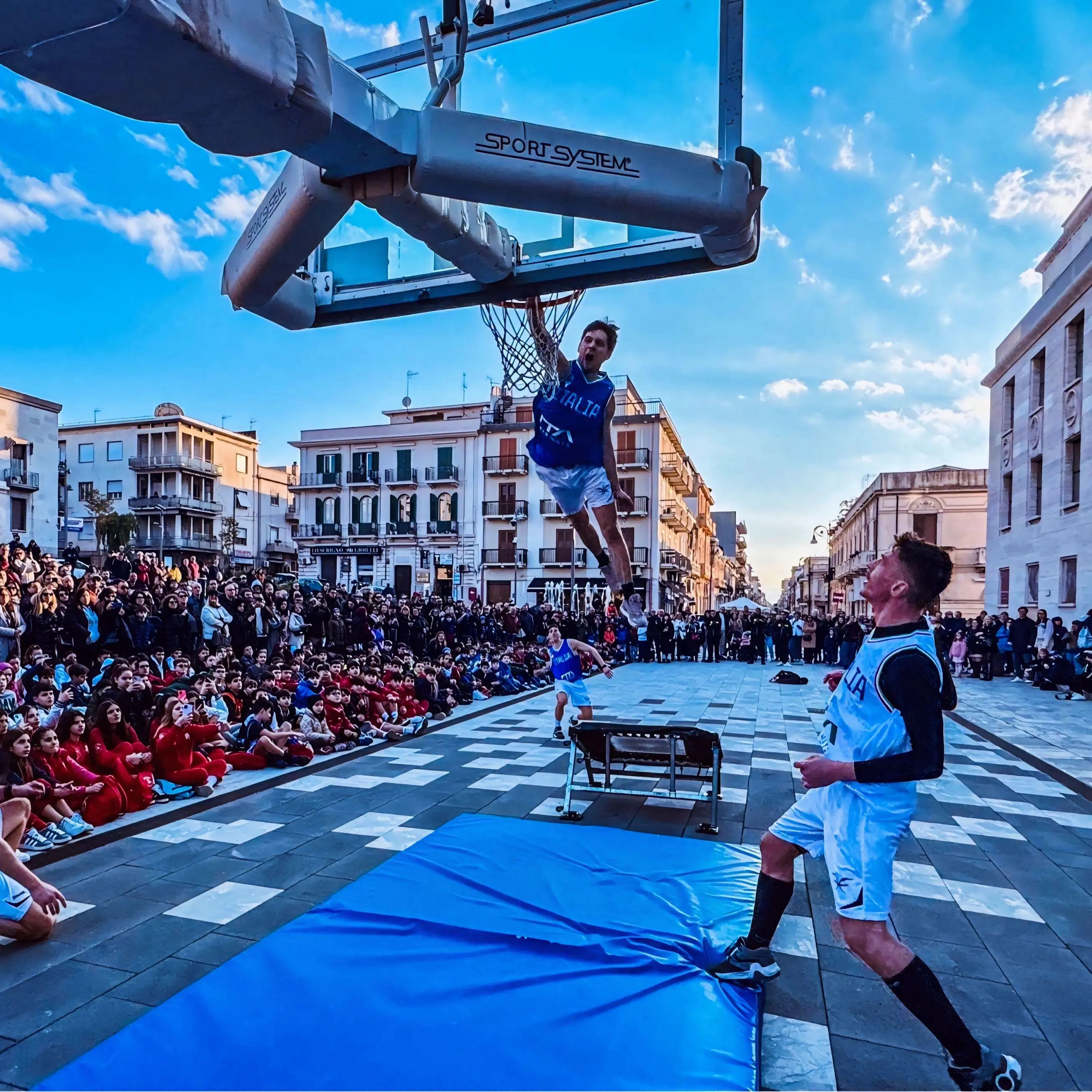 Reggio Calabria ritrova la grande passione per il basket: al PalaCalafiore va in scena Italia-Ungheria\n