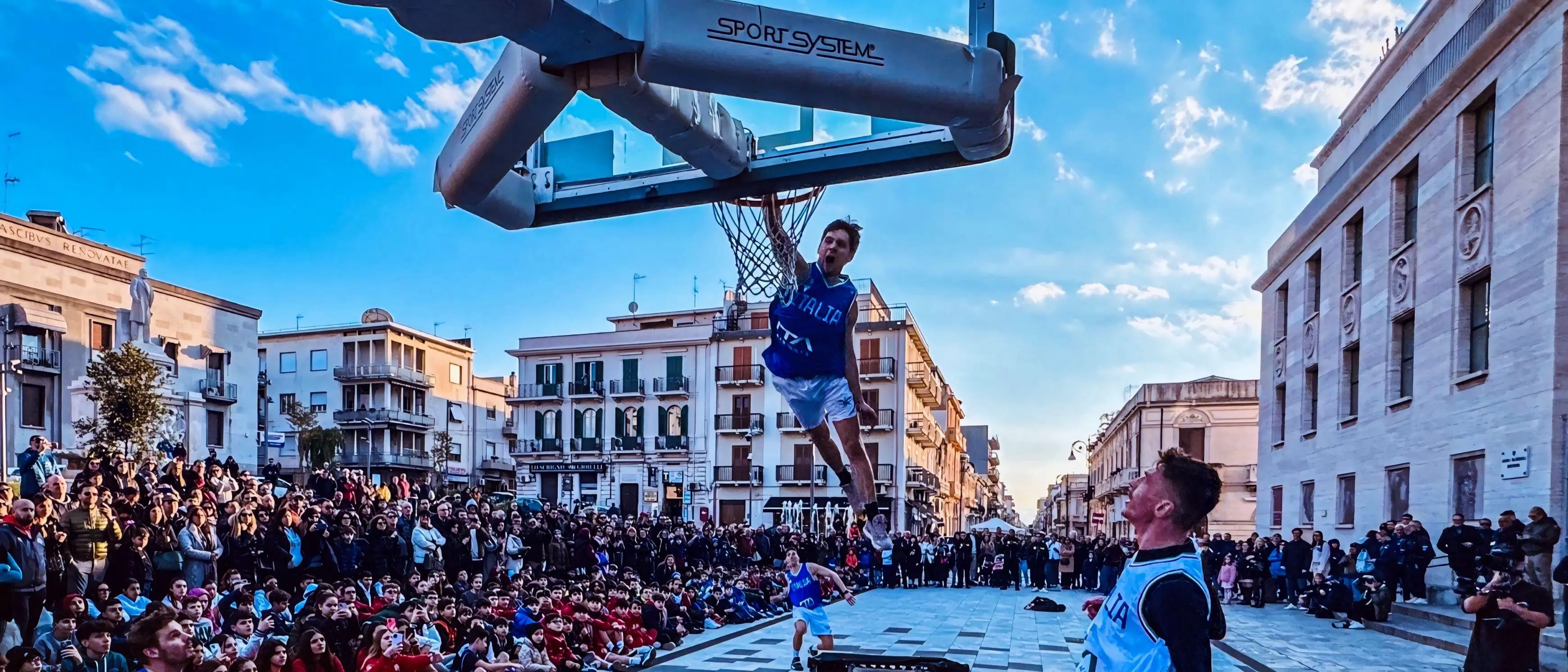 Reggio Calabria ritrova la grande passione per il basket: al PalaCalafiore va in scena Italia-Ungheria\n