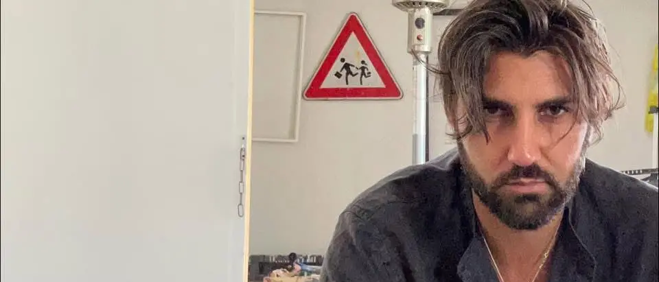 L’arte del pittore calabrese Giuseppe Barilaro in mostra a Milano:\u00A0«Dipingo il dolore nella sua brutalità»\n