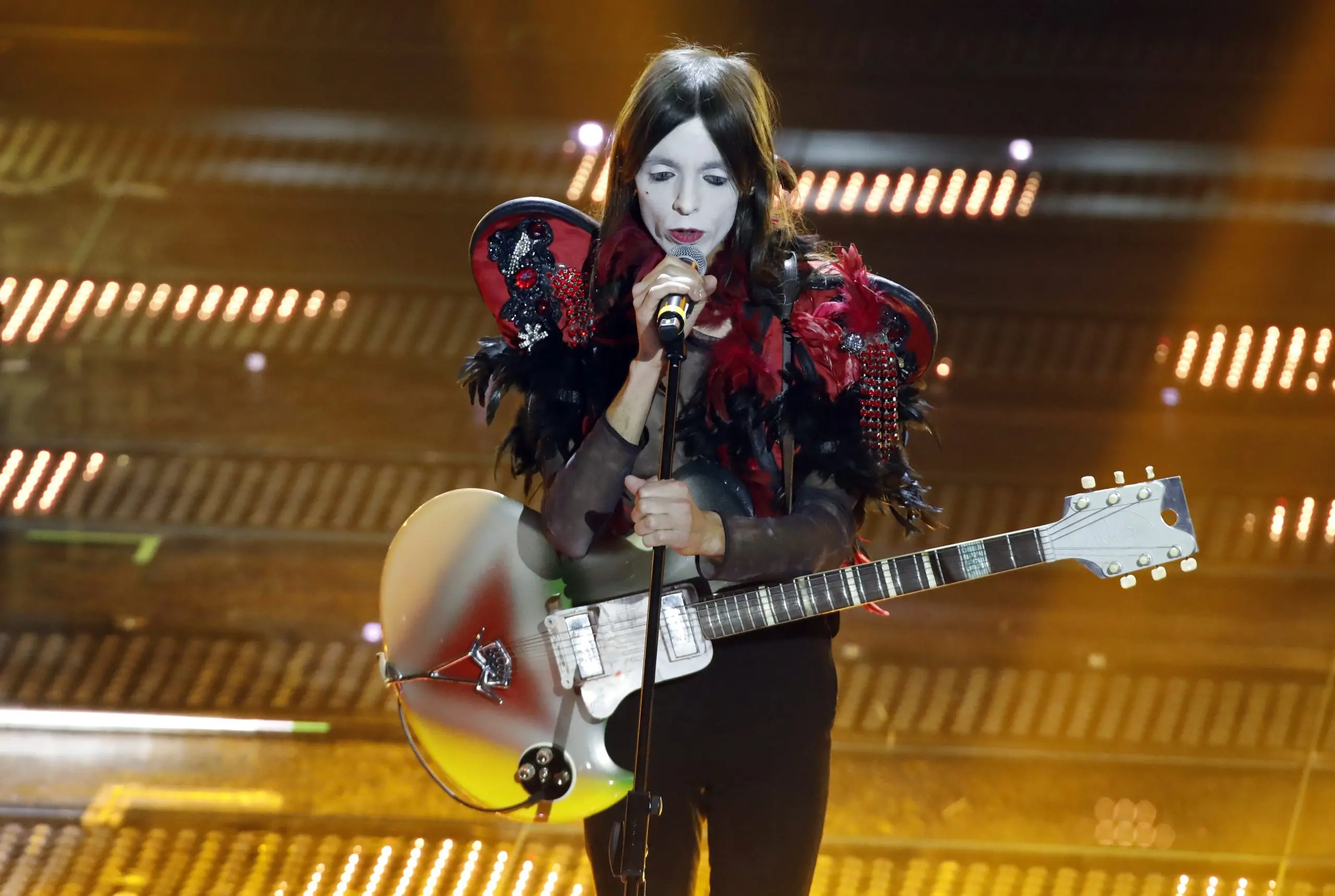 Lucio Corsi all’Eurovision, il tifo di Damiano David: «Tutti uniti per lui». E l’artista valuta di cantare in inglese\n