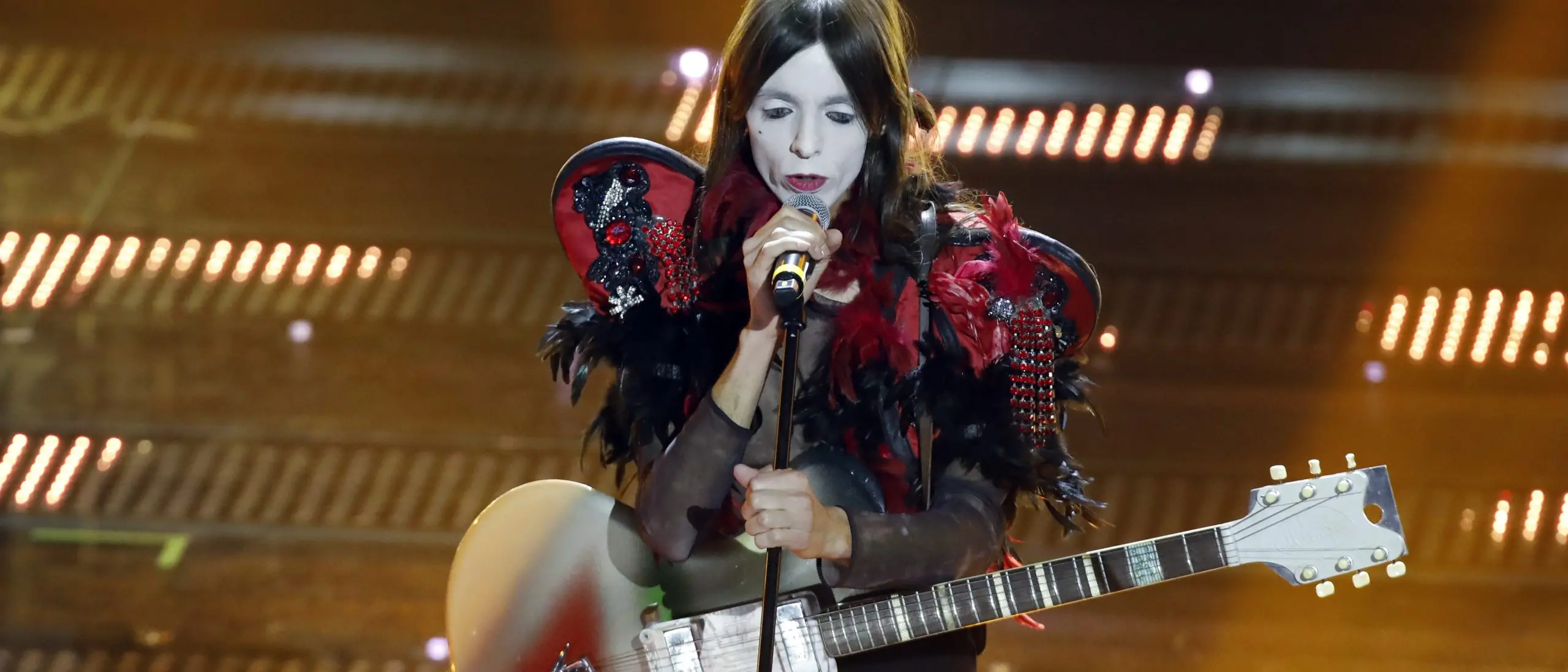 Lucio Corsi all’Eurovision, il tifo di Damiano David: «Tutti uniti per lui». E l’artista valuta di cantare in inglese\n