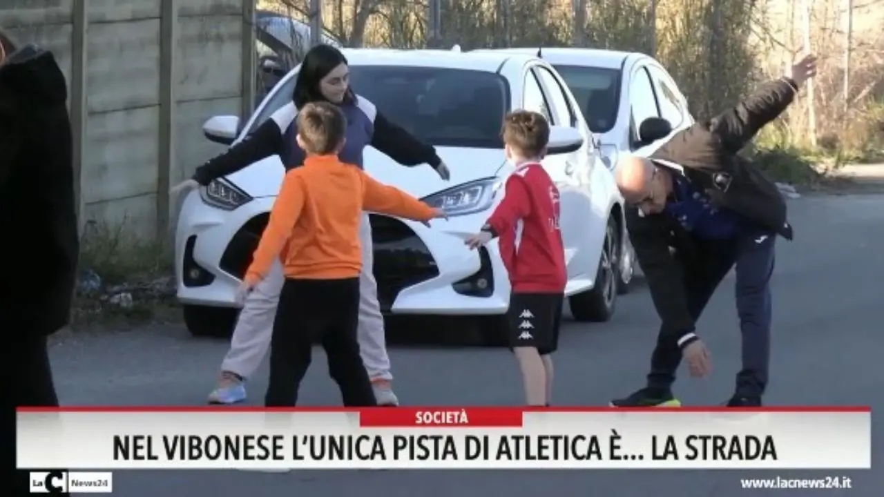 Nel vibonese l'unica pista di atletica è... la strada