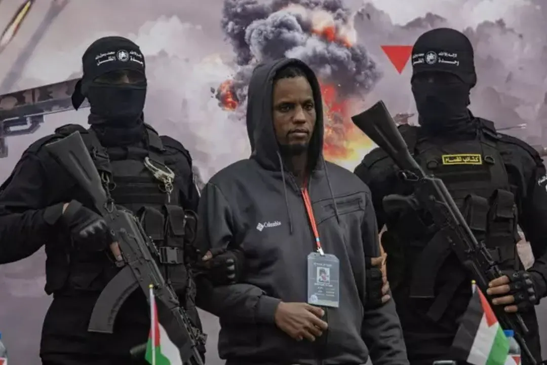 Un momento della liberazione degli ostaggi israeliani da parte di Hamas