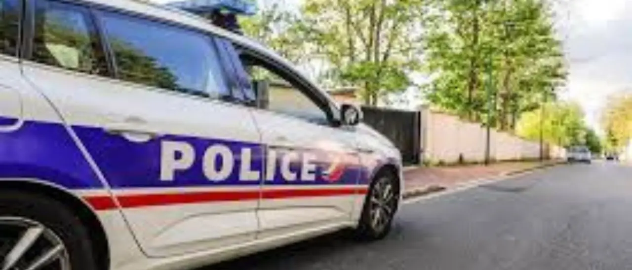 Studentessa americana partorisce in hotel a Parigi e getta il neonato dalla finestra