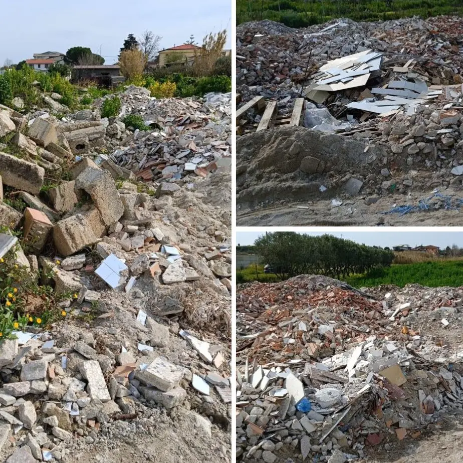 Crotone, sequestrata una discarica abusiva con oltre 2mila tonnellate di rifiuti pericolosi