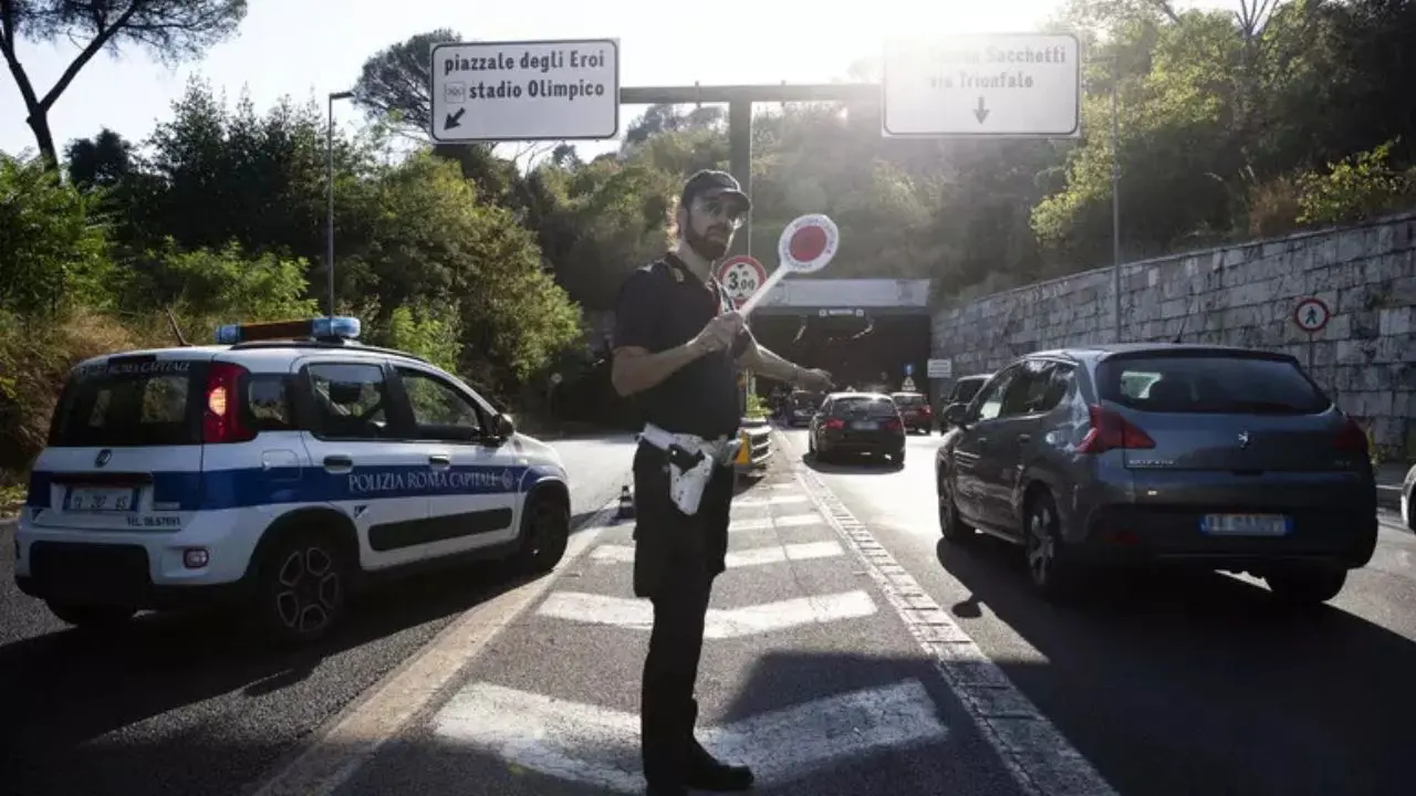 Roma, tragedia sulla Laurentina: diciannovenne\u00A0travolta e uccisa da un’auto\u00A0\u00A0\n