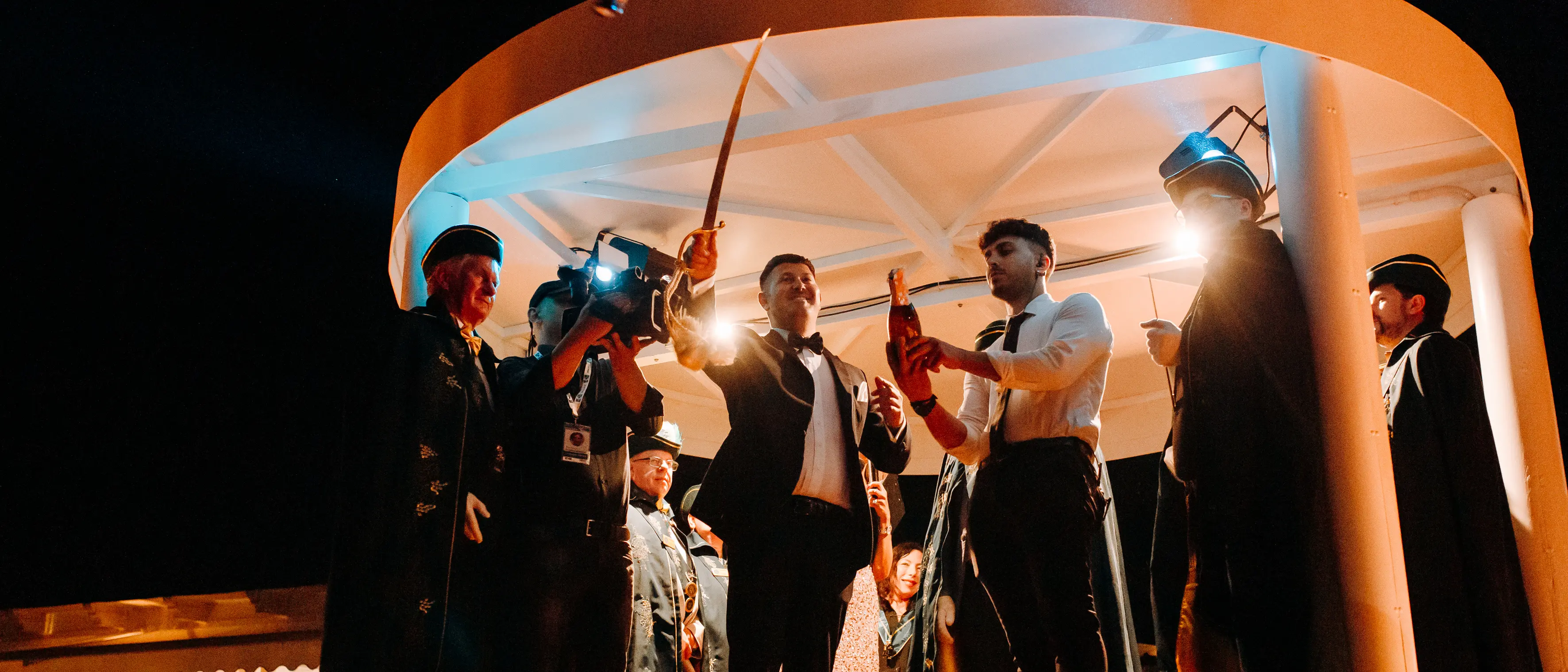 Un'esclusiva al Riva Restaurant di Falerna: il Gran Chapitre d'Italia dedicato all'Arte del Sabrage