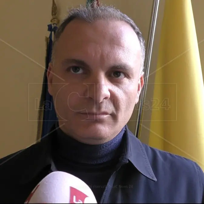 Crisi al Comune di Catanzaro, il consigliere Serò: «Non sono riusciti a mandare a casa Fiorita e adesso chiedono di non votarlo»\n