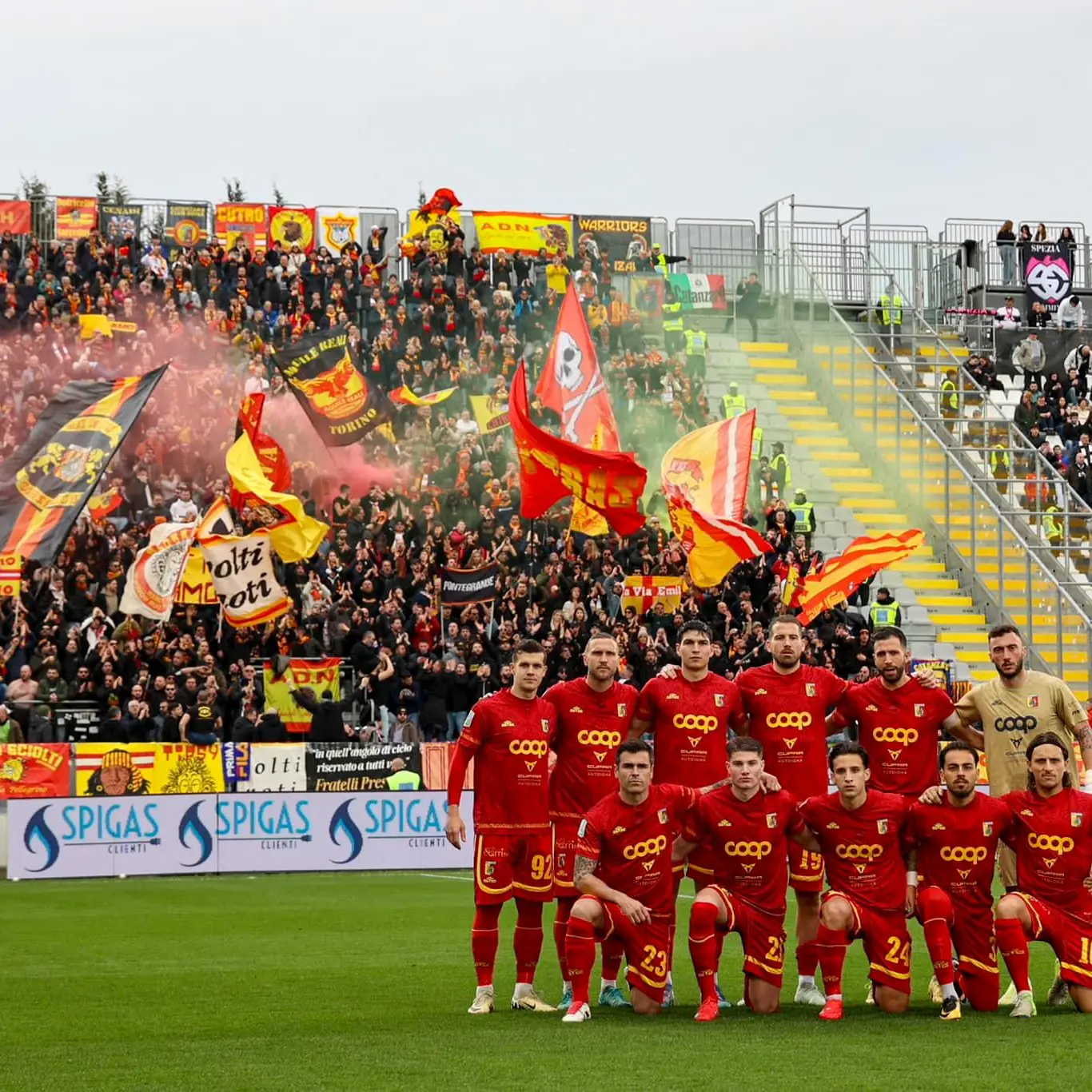 Serie B, il Catanzaro non si ferma e ora l’asticella si alza: attesa per il match contro la Reggiana