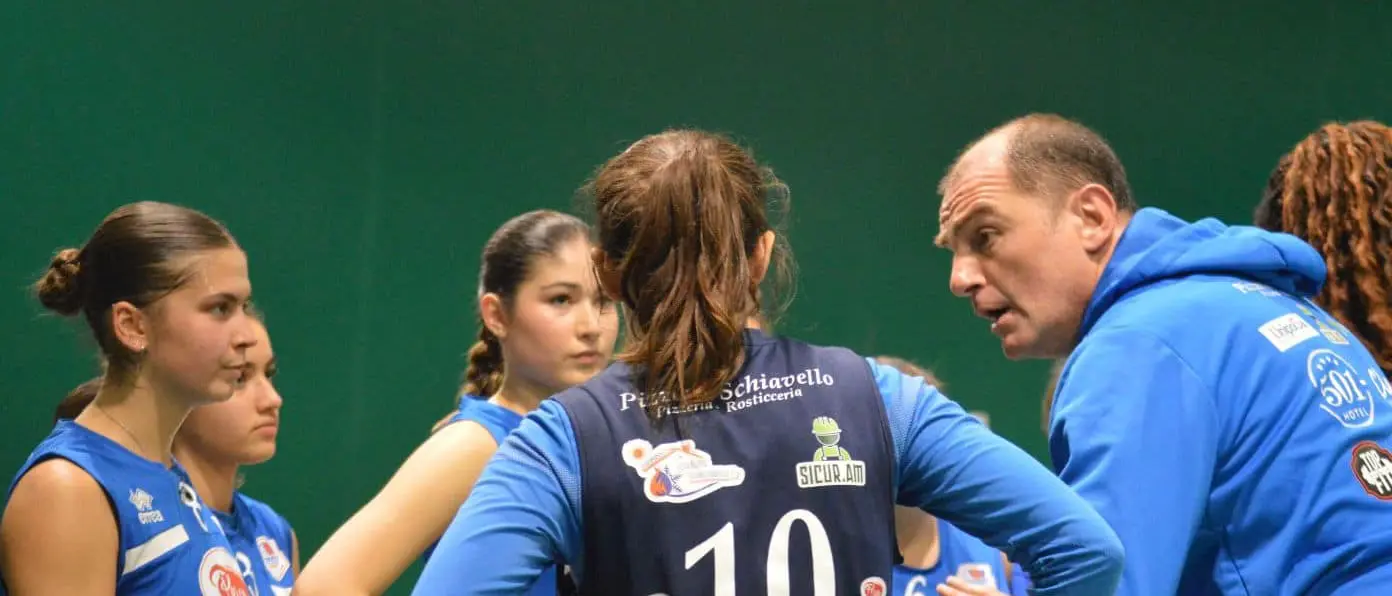 Volley, la Todosport Vibo pronta al rush finale. Il tecnico Iurlaro: «La Coppa Calabria sarà un bel banco di prova»