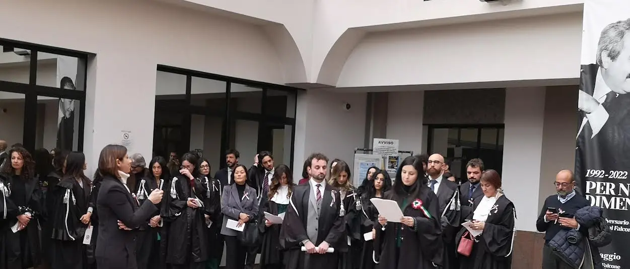 Toghe in sciopero a Catanzaro contro la riforma della Giustizia,\u00A0Strangis\u00A0(Anm): «Nel distretto superato il 75% delle adesioni»\n