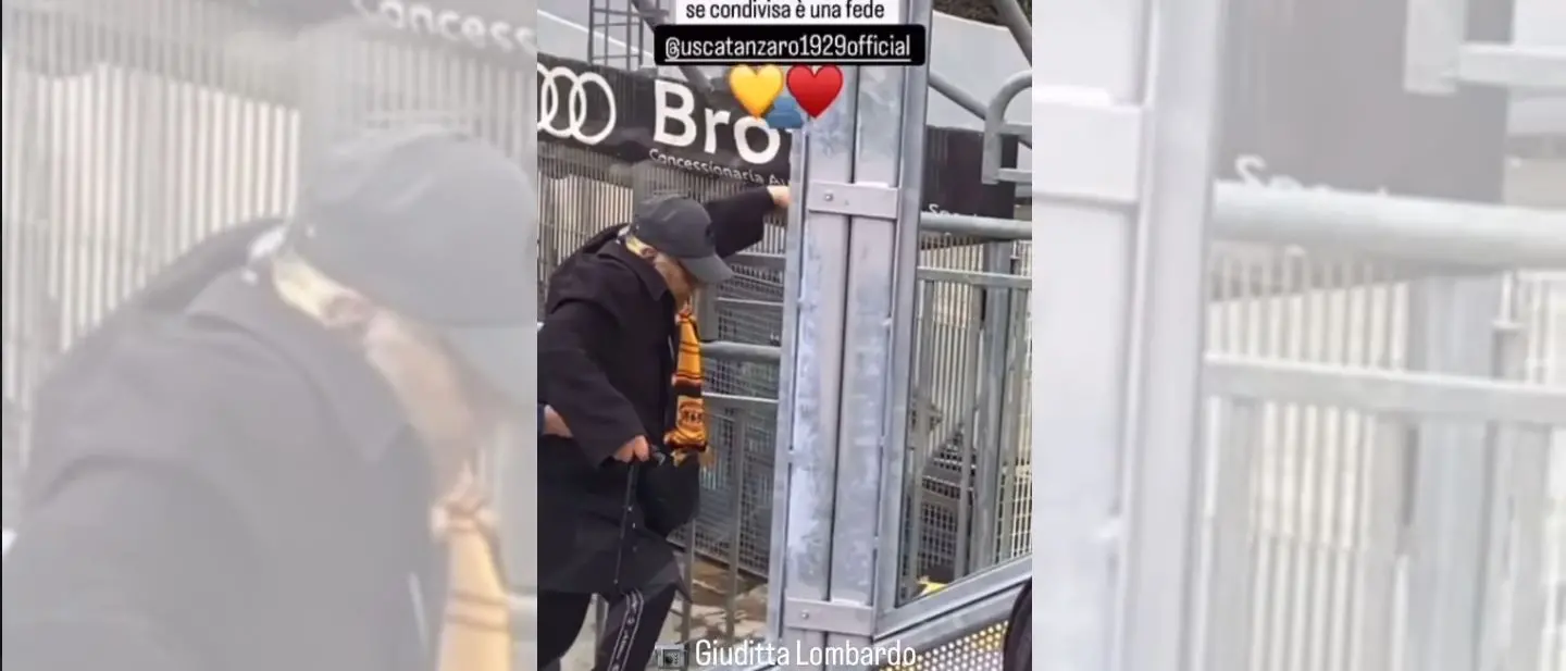 Là dove osano le Aquile, la “scalata” dell’anziano tifoso del Catanzaro: il video che ha commosso il web