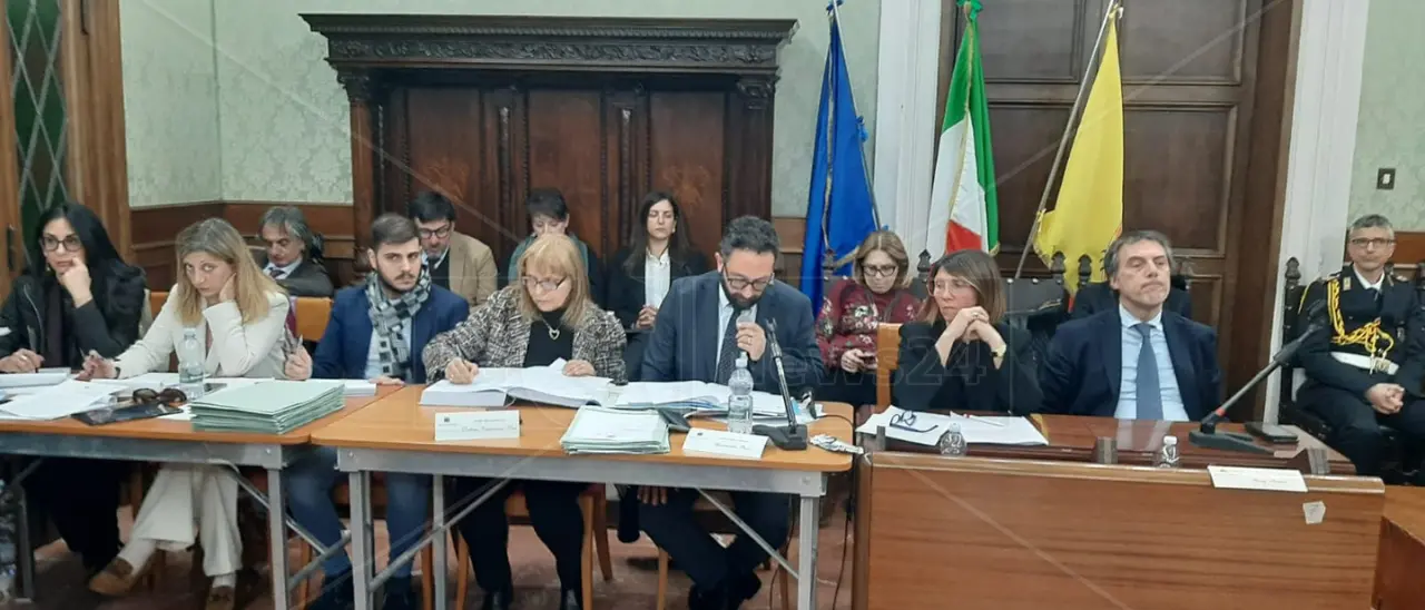 Catanzaro, Fiorita non cade: approvato il bilancio di previsione con 14 voti a favore, 11 contrari e 3 astenuti
