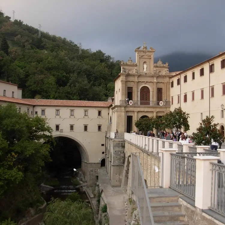 Fondi al Santuario di Paola, i frati puntualizzano: «Non è merito della consigliera regionale Mannarino, chi l’ha vista?»