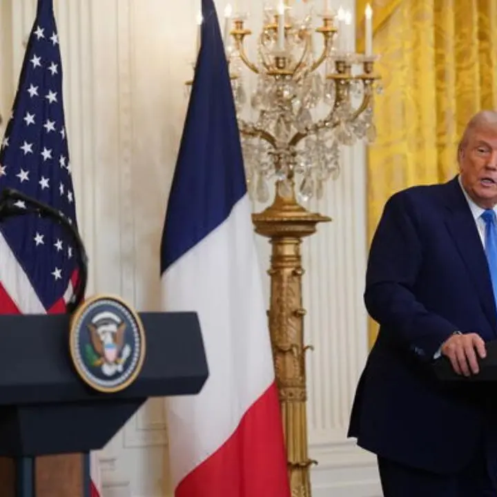 Guerra commerciale, Macron: «L’Unione Europea introdurrà dazi reciproci su acciaio e alluminio»\n