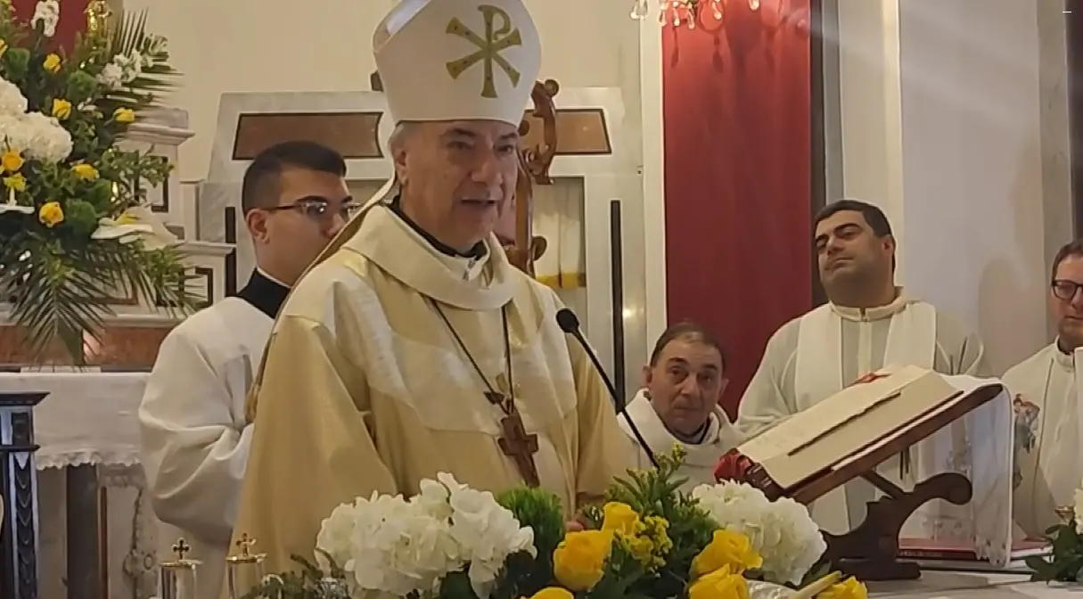 Don Battaglia celebra a Catanzaro la prima messa da cardinale: «La nostra preghiera va a Papa Francesco»\n