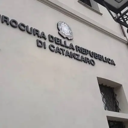 Appalti e concorsi truccati nel settore sanitario a Catanzaro: sale a 46 il numero degli indagati