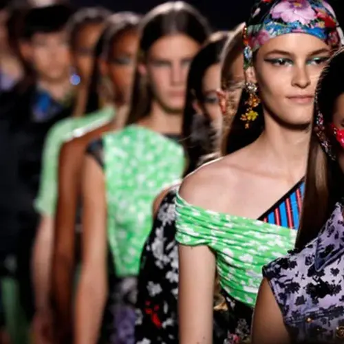 Versace nelle mani di Prada? Trattative avanzate per un ritorno 100% italiano\n