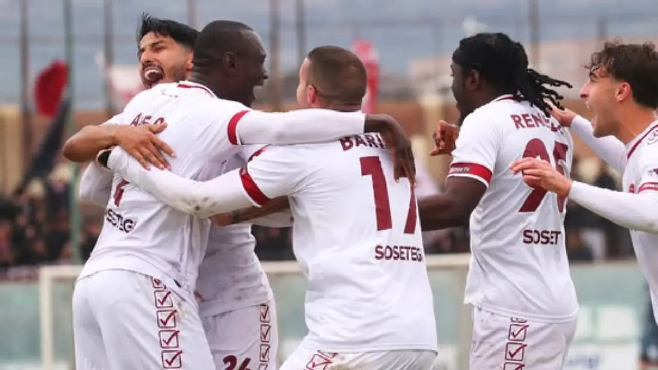 Serie D, la Reggina vince a Paternò e mantiene la scia del Siracusa: decide un gol di Adejo