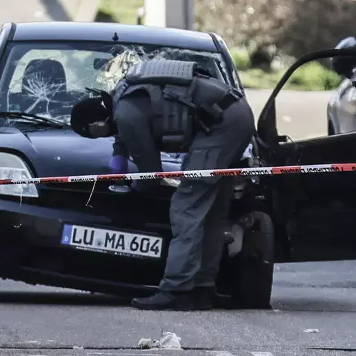 Auto sulla folla in Germania: due morti e almeno 25 feriti. Il conducente ha tentato di suicidarsi, è gravissimo\n