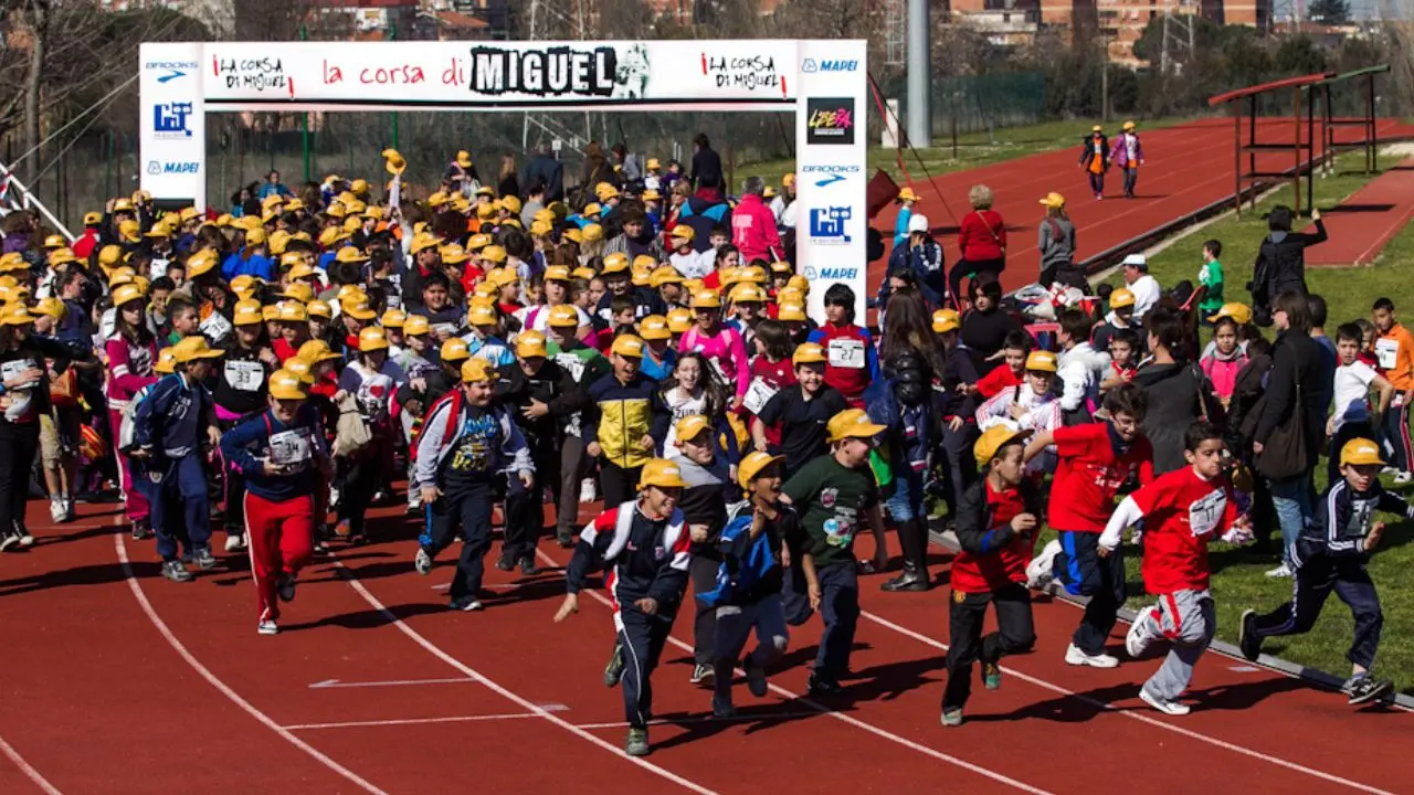 Atletica e poesia, a Vibo oltre 1.500 studenti pronti a partecipare a La Corsa di Miguel: «Celebriamo la libertà»