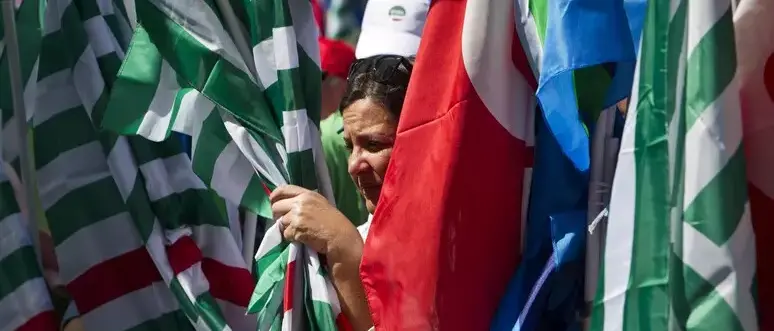Continua la protesta dei forestali calabresi: «Contratto bloccato da 13 anni e Regione assente, un’offesa ai lavoratori»\n
