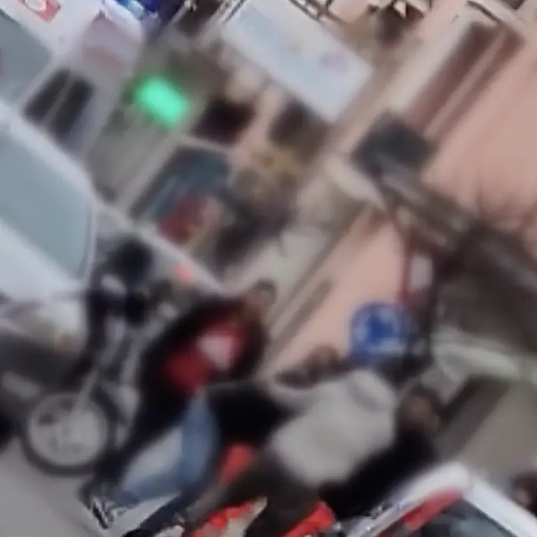 Speronamento e aggressione a\u00A0Corigliano Rossano, uomo ferito con un cacciavite –\u00A0VIDEO\n