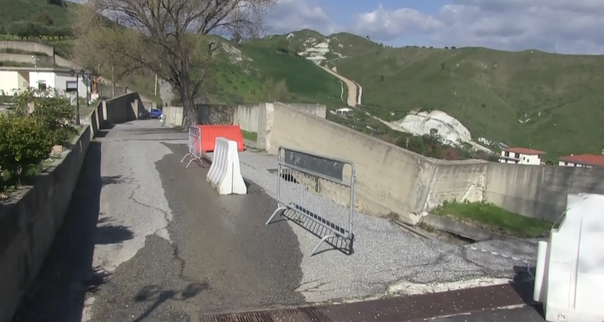 Salme in attesa di sepoltura a Catanzaro, Fiorita: «Non siamo in emergenza, le famiglie\u00A0attendono\u00A0posti migliori»\n