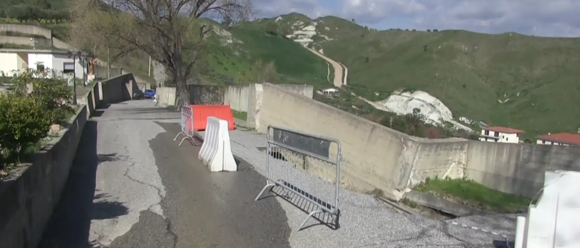 Salme in attesa di sepoltura a Catanzaro, Fiorita: «Non siamo in emergenza, le famiglie\u00A0attendono\u00A0posti migliori»\n