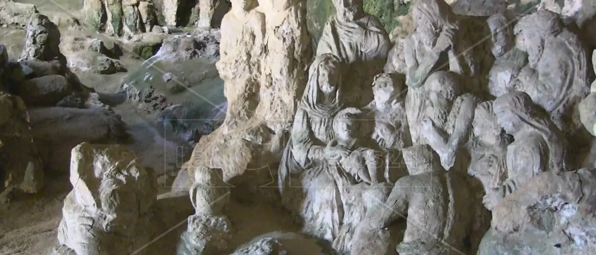 Pizzo, la Chiesetta di Piedigrotta divorata dall’umidità: «Statue a rischio, rischia di scomparire uno dei tesori della Calabria»\n