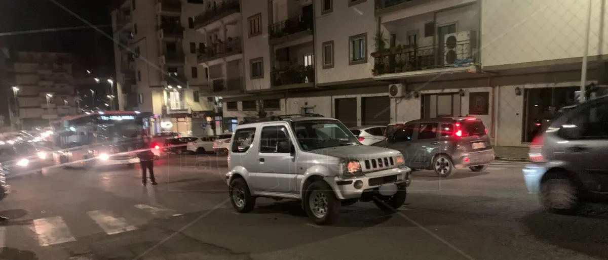 Incidente a Rossano,\u00A0auto investe pedone sulle strisce: trasportato in ospedale
