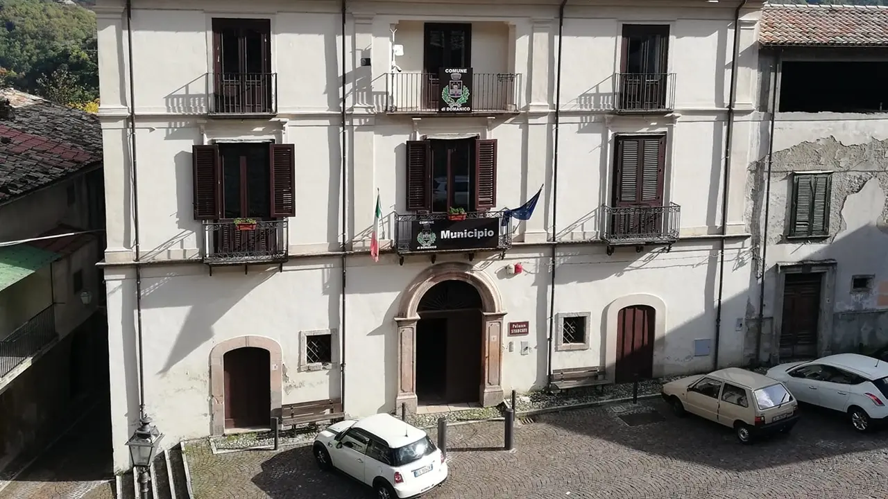 Il traliccio non s’ha da fare: Domanico blocca ancora la costruzione di una mega antenna alta 18 metri