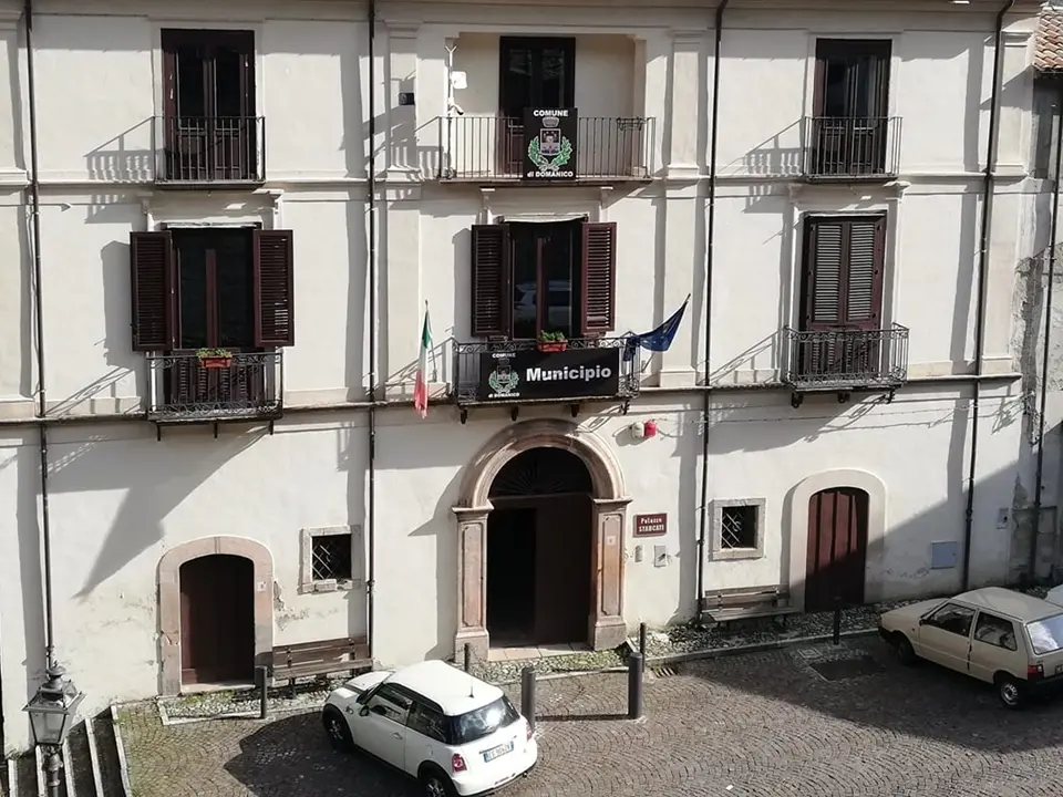 Il traliccio non s’ha da fare: Domanico blocca ancora la costruzione di una mega antenna alta 18 metri