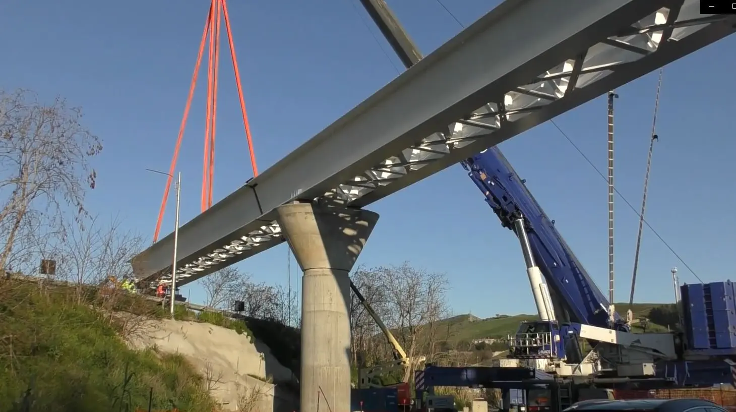 Metropolitana di superficie a Catanzaro, varate le travi del viadotto sul torrente Fiumarella