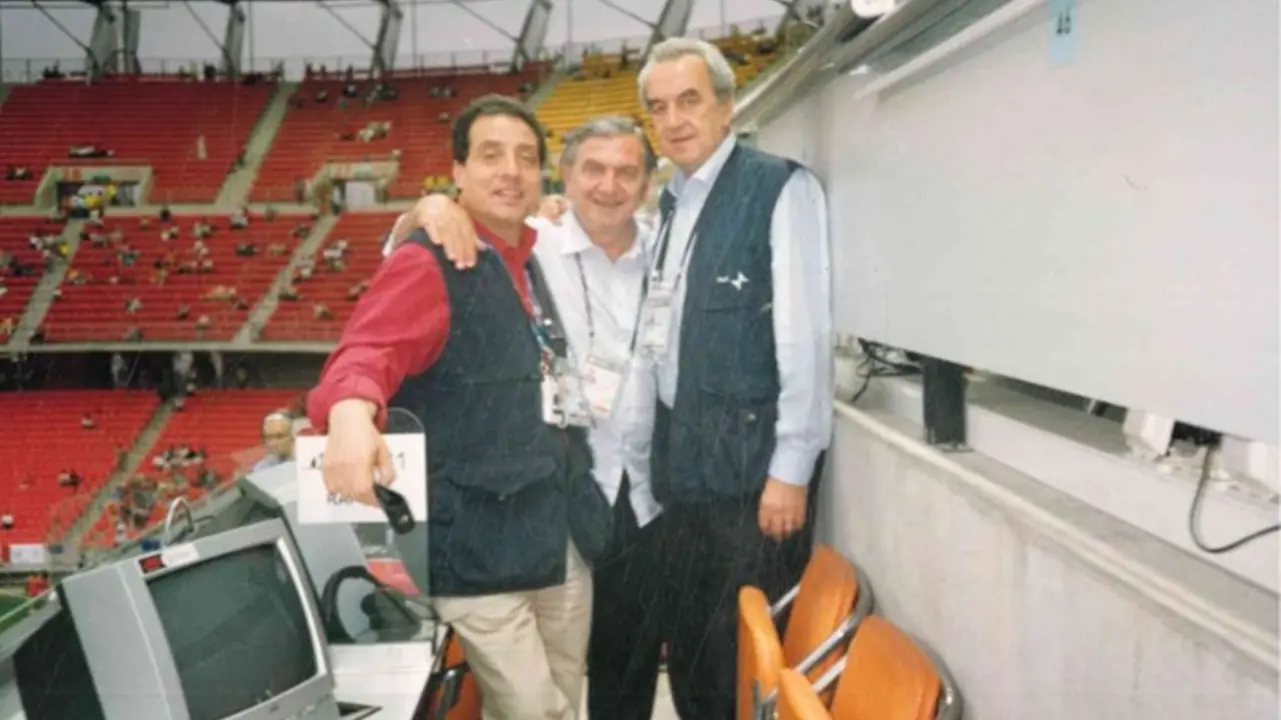 <p>AI Mondiali di Giappone e Corea del 2002, da sx Tonino Raffa, Giacomo Bulgarelli e Bruno Pizzul</p>\\n